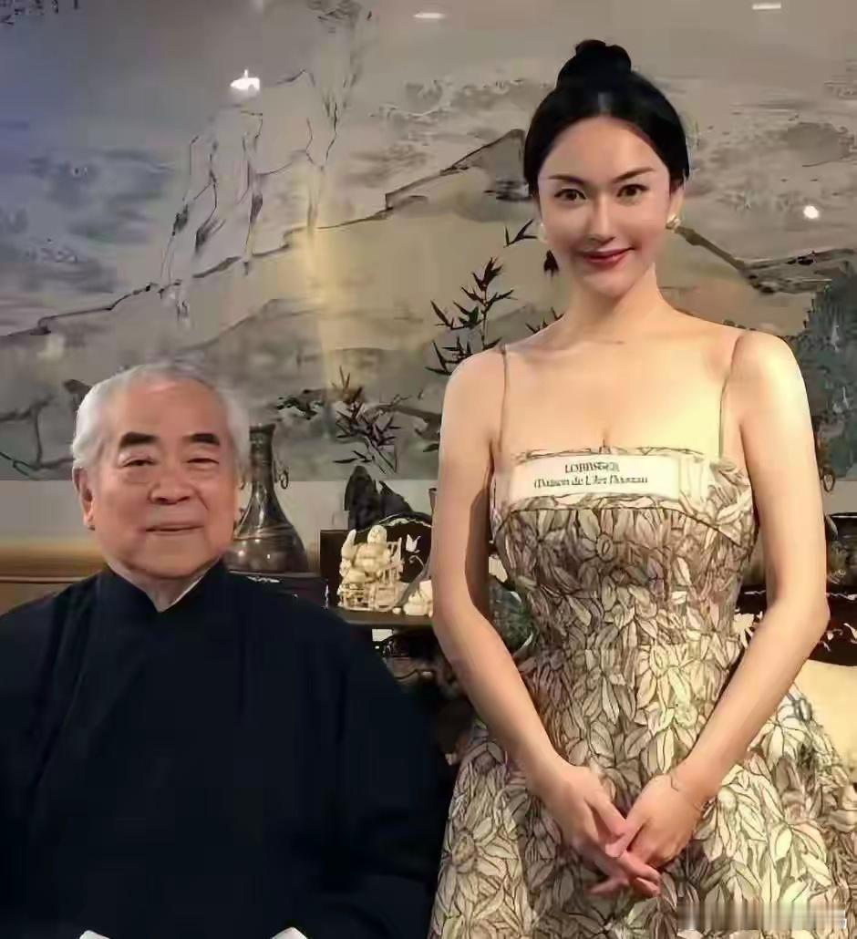 范曾女儿发声，87岁范曾已失联一个月，徐萌带人搬空20亿字画古玩。8月16日，网