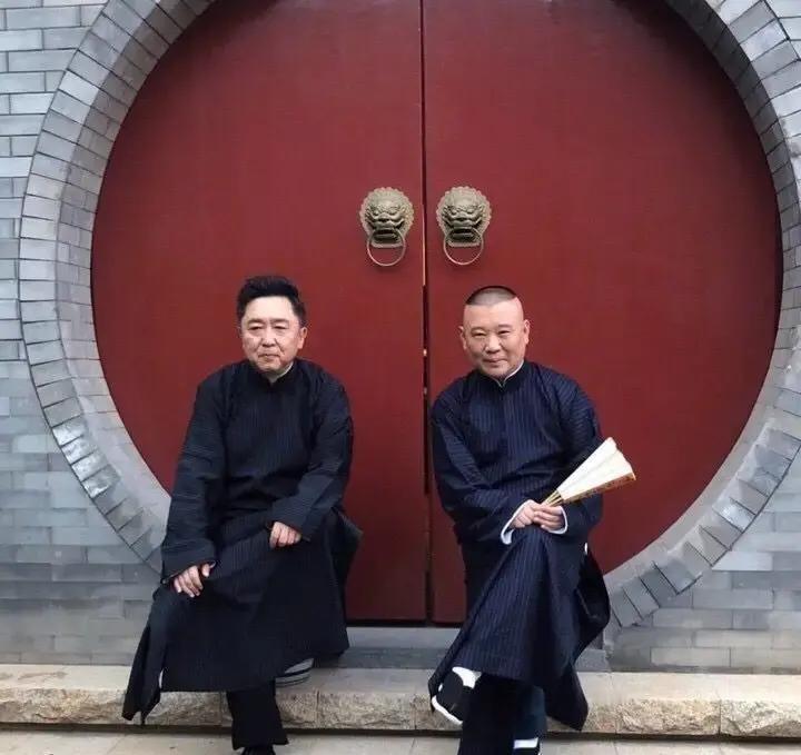 深夜直播，郑好一脚踢翻德云社的桌子：我现在一场带货，顶过去半年商演。钱砸脸上，