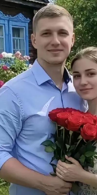 谁之过？图一：乌克兰士兵上战场前。图二：乌克兰士兵被交换回来了。 图里的