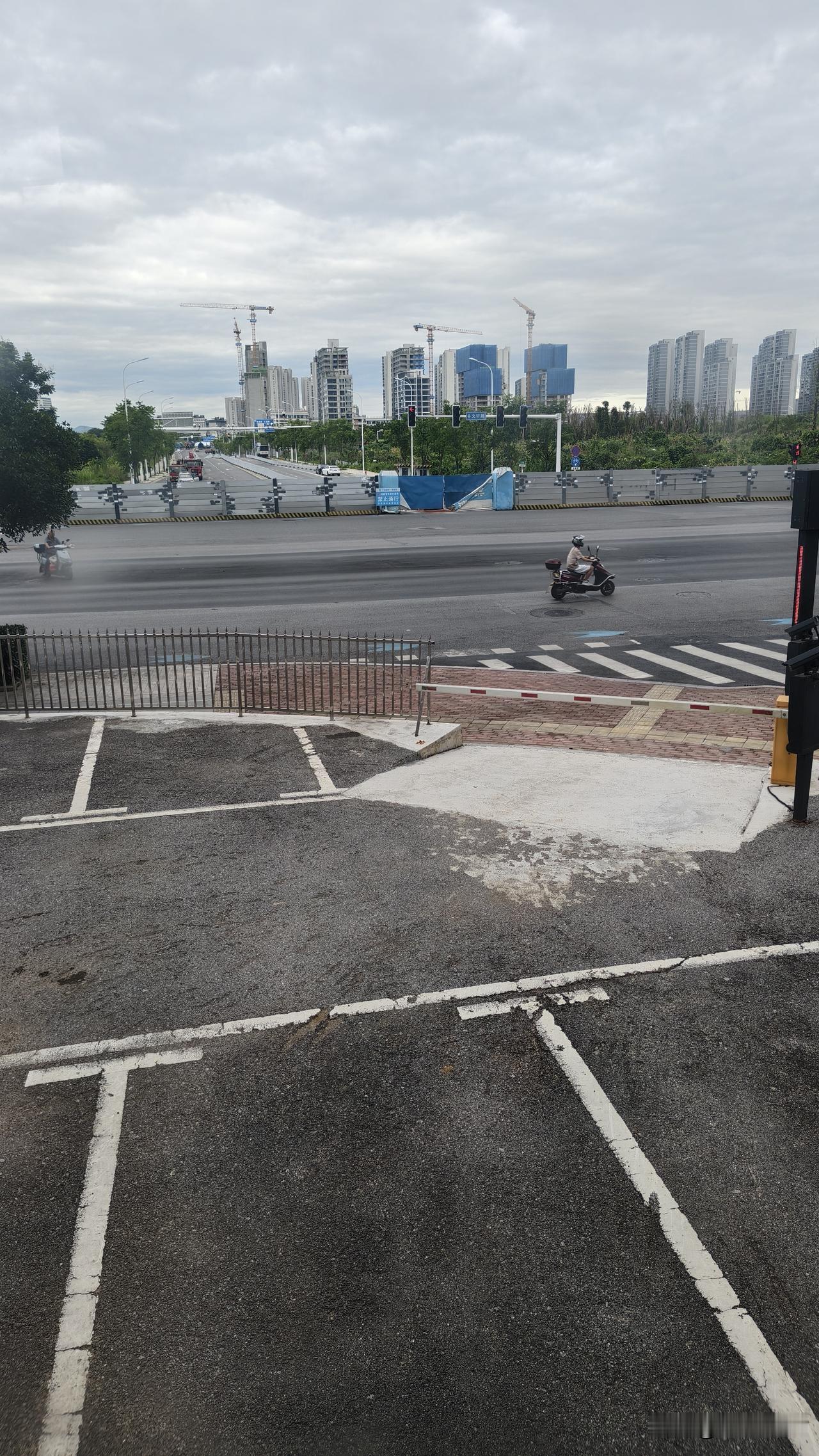 湖南比较凉快，而人又少的避暑好去处有哪一些？湖南避暑“人又少”的核心逻辑：避开
