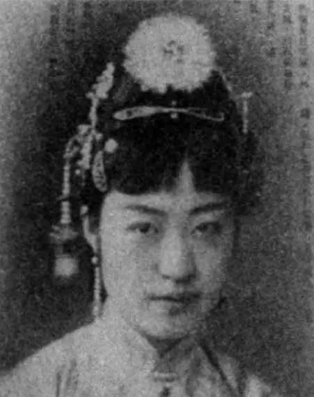 张学良的一生有11个情妇，90岁那年，他回首往事时，却咬牙切齿地说：“我此生最喜