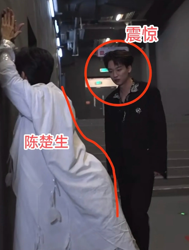 吴泽林快要“碎”了，碰到陈楚生，是他工作生涯最大的难题吧，隔着屏幕都感受