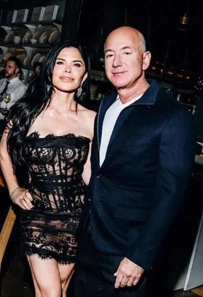 前妻现任的格局，高下立见了！贝佐斯怕是做梦都想不到，桑切斯着急表态上热搜的时