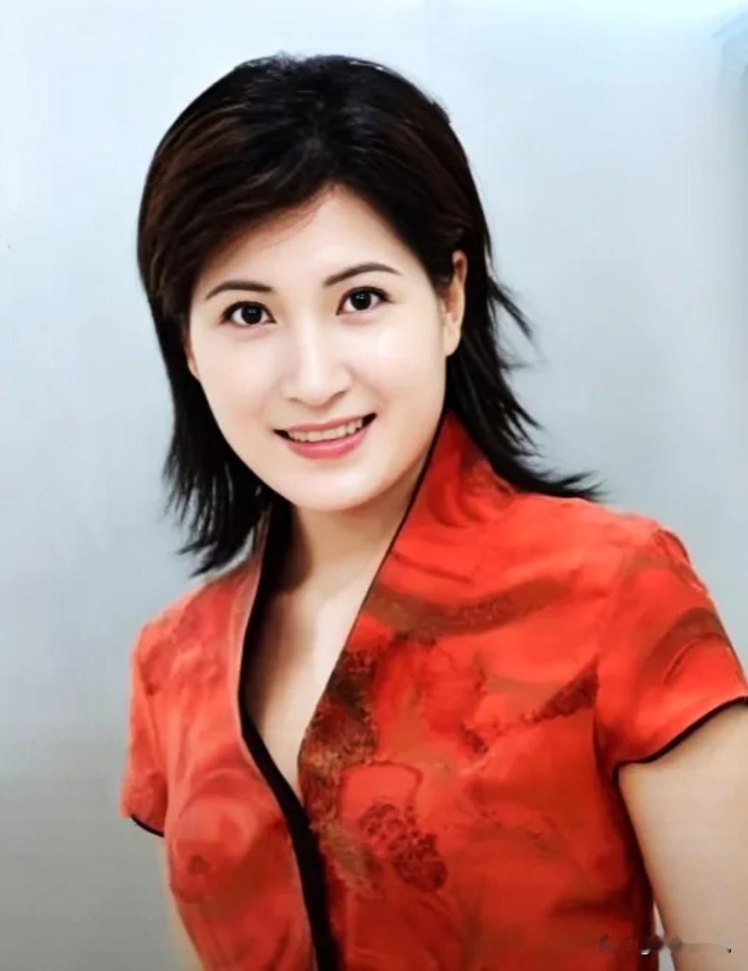 大家还记得这位女演员吗？她今年60岁，土生土长的广东人，父母都是知识分子，受父