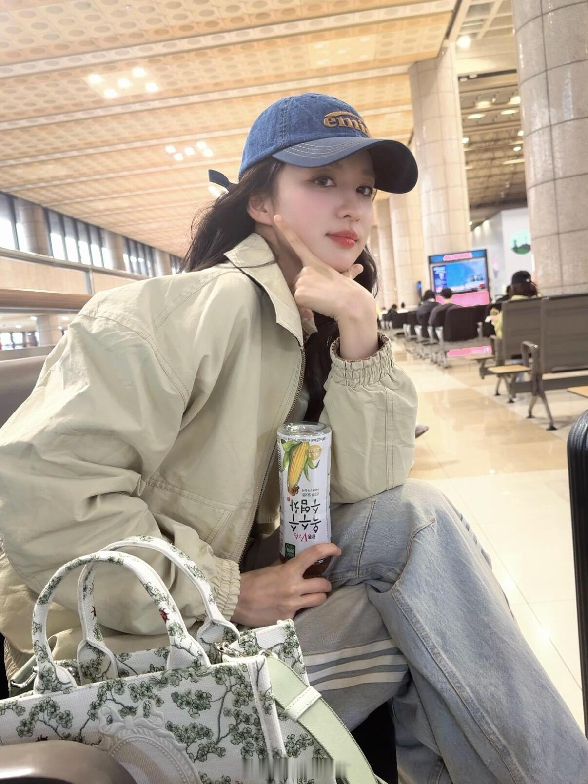 王楚然旅行明信片又来啦，元气无敌超级美，我还是第一名点赞