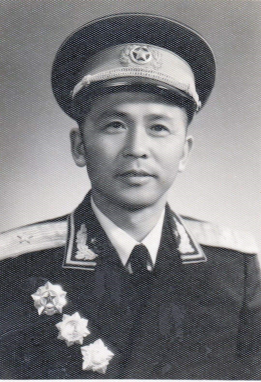 第六十军是华北战场的部队，首任军长是王新亭上将。从朝鲜回国后，第六十军归属南京军