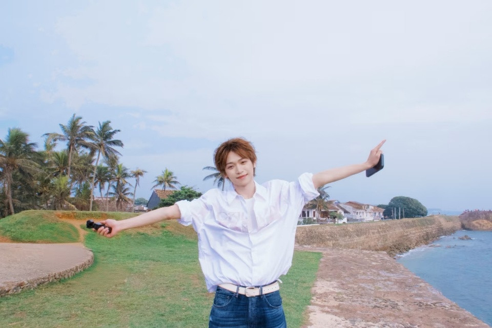 梓渝发旅行七宫格梓渝去看了大海梓渝发了旅行七宫格！！梓渝