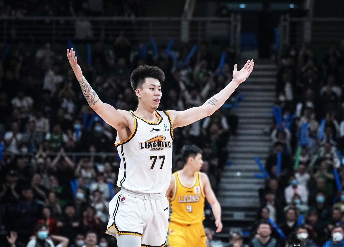 上海砸钱买张镇麟，不是补强，是豪赌。25岁、2米05、能飞能投，他确实能把王