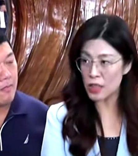 郑丽文惨了！团队的人跑了一大半！不是被“政敌”挖走。而是心寒了当初跟着