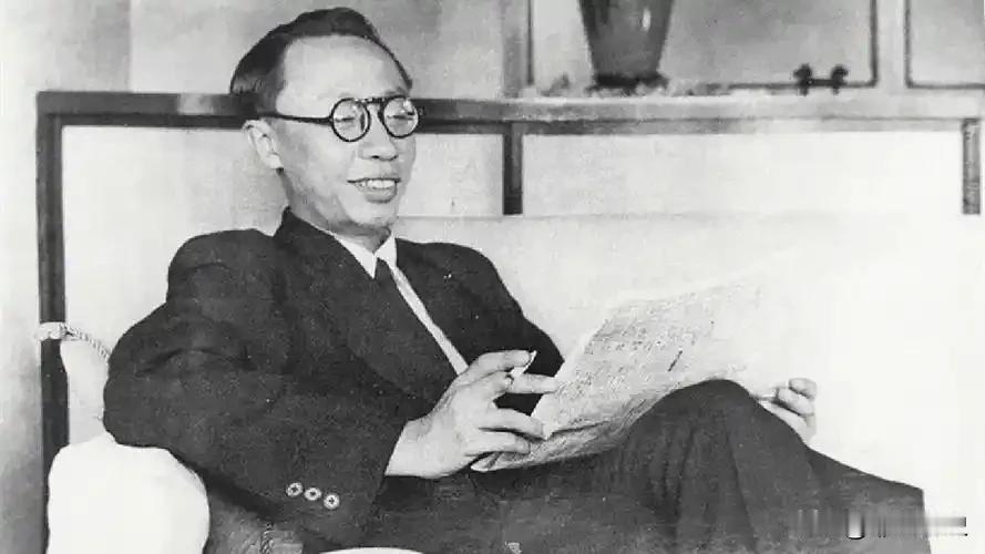 溥仪被释放后，有一项日常工作，就是外宾来访的时候，会把他叫过去，介绍：“这位是我