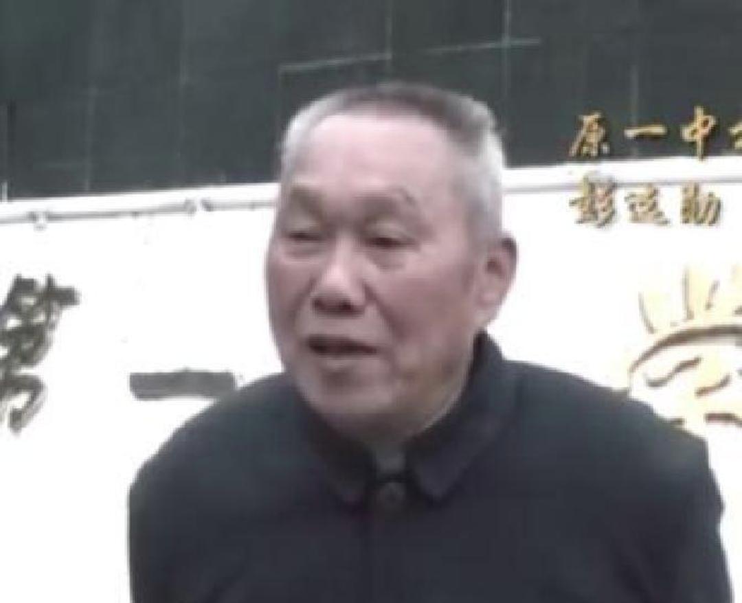 退休副校长偶遇辍学少女，一句承诺改写她的人生湖南宁乡，退休副校长彭选勋，本