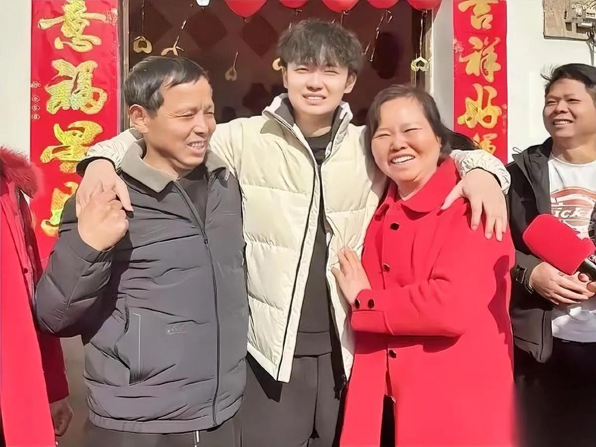 退车房辞工作断了养亲联系他真的是白眼狼？最近江西小伙彭聪聪的选择在网