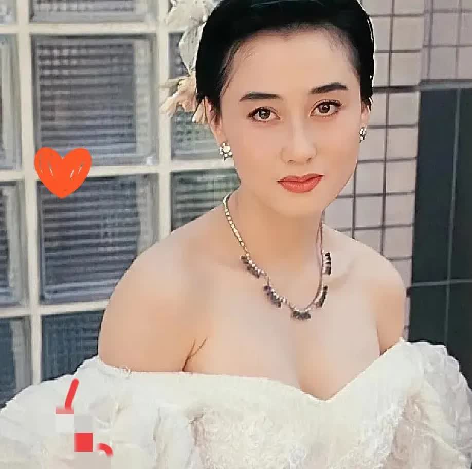 利智没陪床，全网骂她冷血真相是：她把ICU搬回了家2013年，李