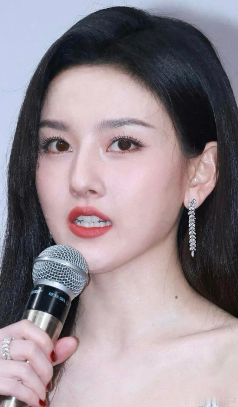 宋祖儿生图怼脸