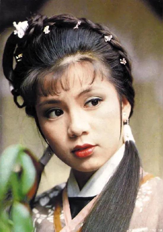 八十年代，所有人都认为翁美玲漂亮。喜欢她拍的电影（射雕英雄传）扮小黄蓉，无人
