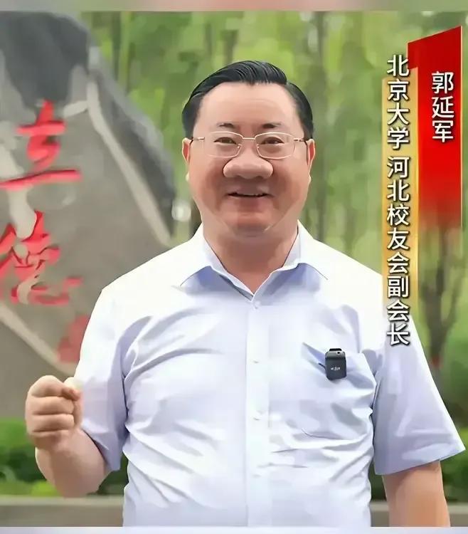 鼻大如斗，了不得，了不得，了不得的面相啊。此人天生异相，鼻大如斗。天庭饱满，地