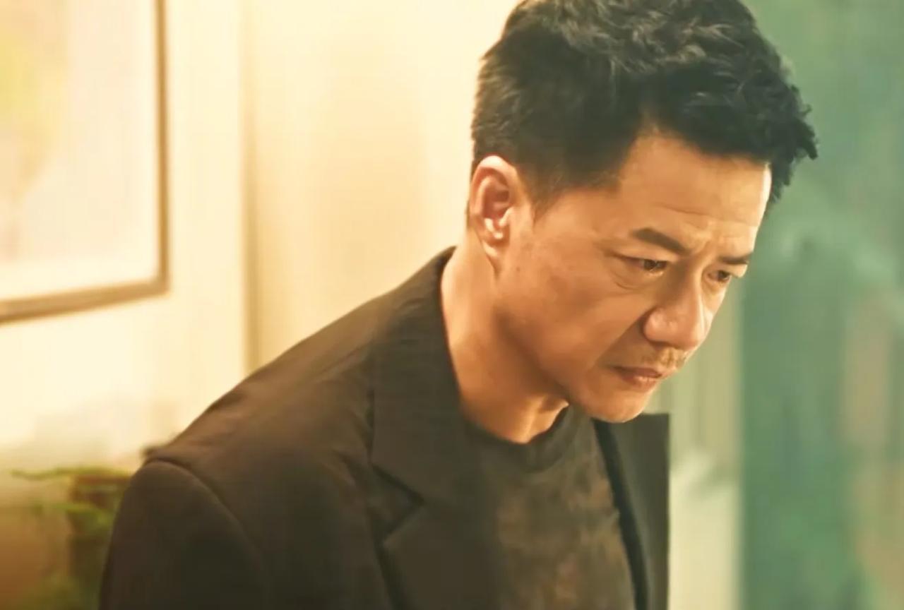 《扫毒风暴》原来卢少骅早就在婚礼现场布满了炸药，当他看到警察把他重重包围时，最终