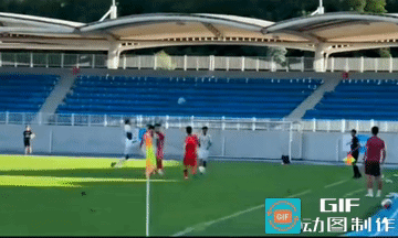 U23国家队与泰国队热身赛，王玉栋被泰国球员暴力犯规!王玉栋可以说是目前中国