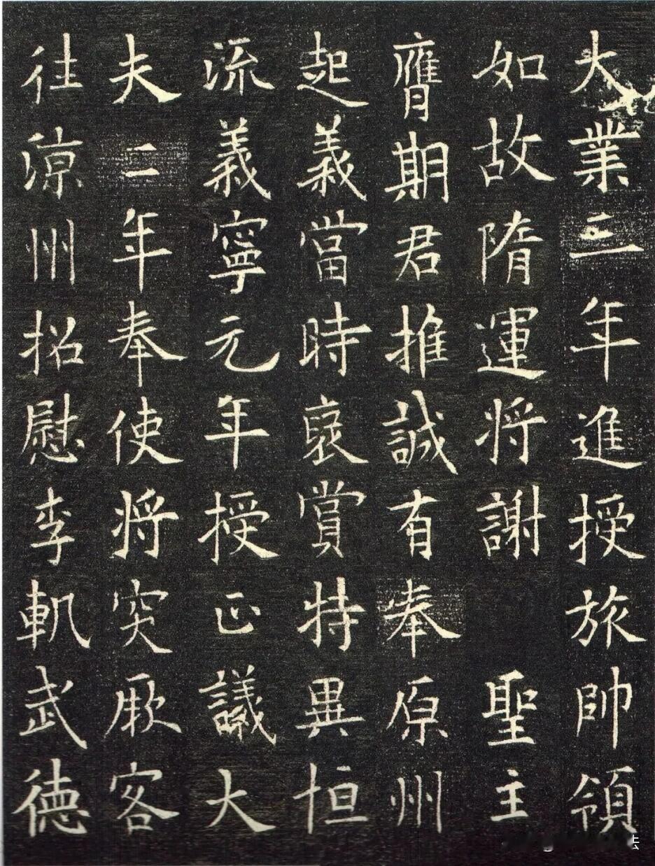 王宠草书《自书五忆歌》，笔墨洒脱奔放，气韵跌宕。纸色古雅，字势开合随心，连绵牵丝