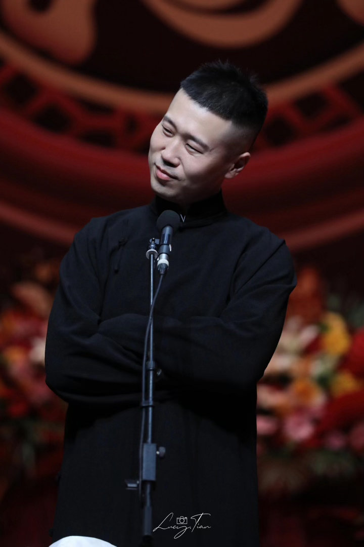杨九郎说郭德纲台下很安静杨九郎说德云社郭德纲反差最大杨九郎谈郭德纲反差，台上风