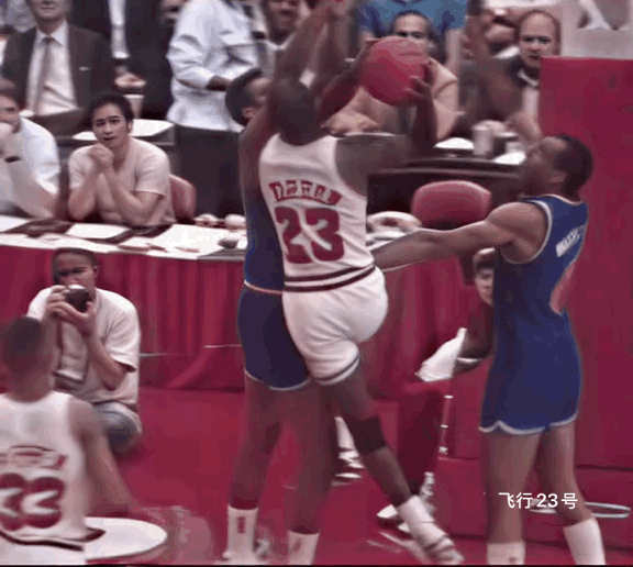 感受一下NBA80年代的防守！想感受NBA80年代的防守，那可真是粗野又刺激。