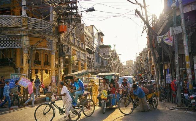 2025年，印度终于变相承认：中国的经济特区模式对他们严重超纲，根本抄不动——中