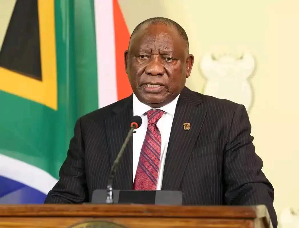 半岛电视台报道，当地时间13日，南非总统拉马福萨，在接受采访时再次公开谴责美国政