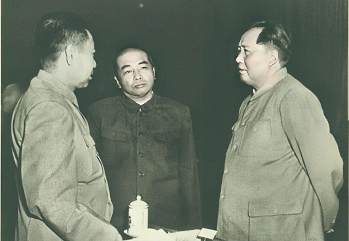 1972年春节前夕，国务院机关事务管理局奉了周总理的命令，给彭德怀送了一份礼物，