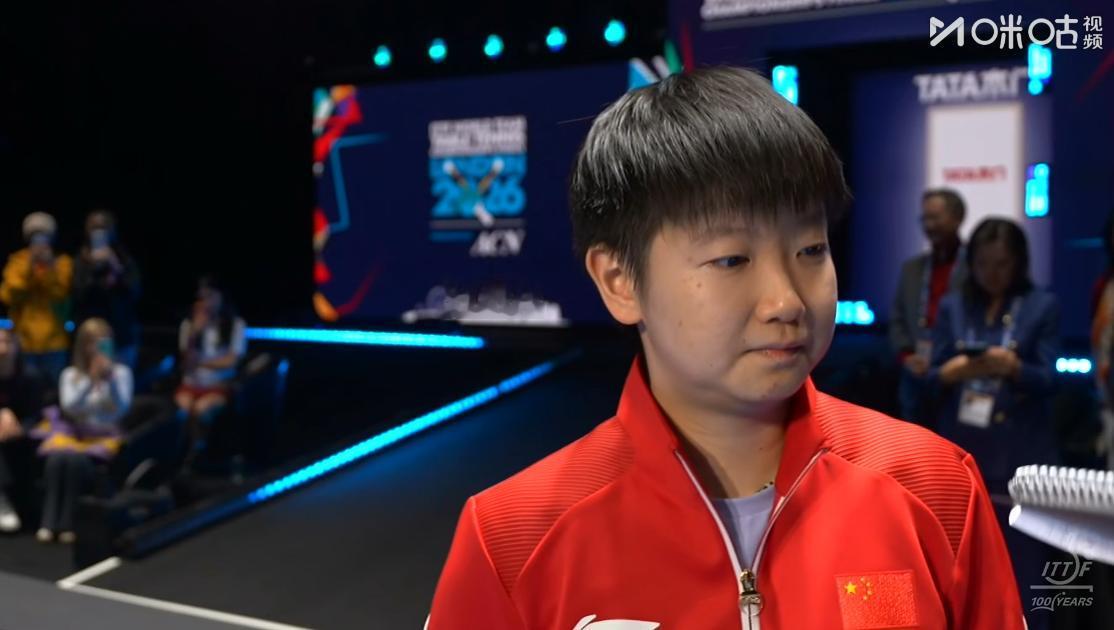 中国队3-2逆转日本队夺冠，赛后采访时莎莎把功劳让给了曼昱，她说，这场比赛