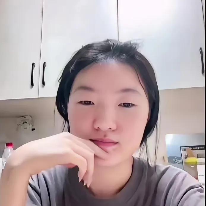 关于旺仔小乔，有一点很让人费解。就是在整容技术犹如家常便饭一样普通，操作又