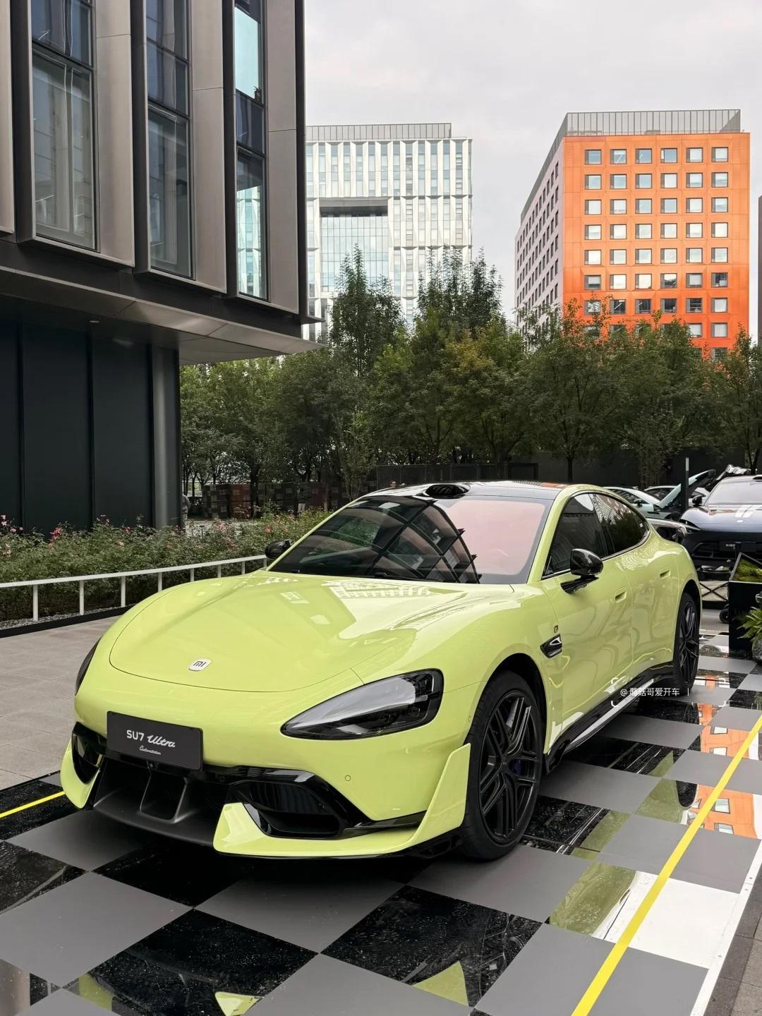 小米首届员工车展让我们看看有啥狠货[doge][doge][doge]Ultra嫩芽黄实车看