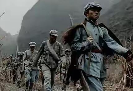 1935年大别山，红25军留下的138人，后来这支部队竟然发展成一个师，可那位政