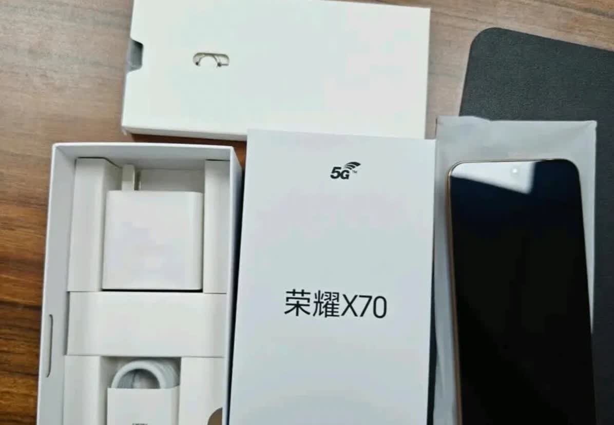 小编刚入手荣耀X70，不得不说，这手机确实是很棒的，小编也不怎么玩游戏，这样的处