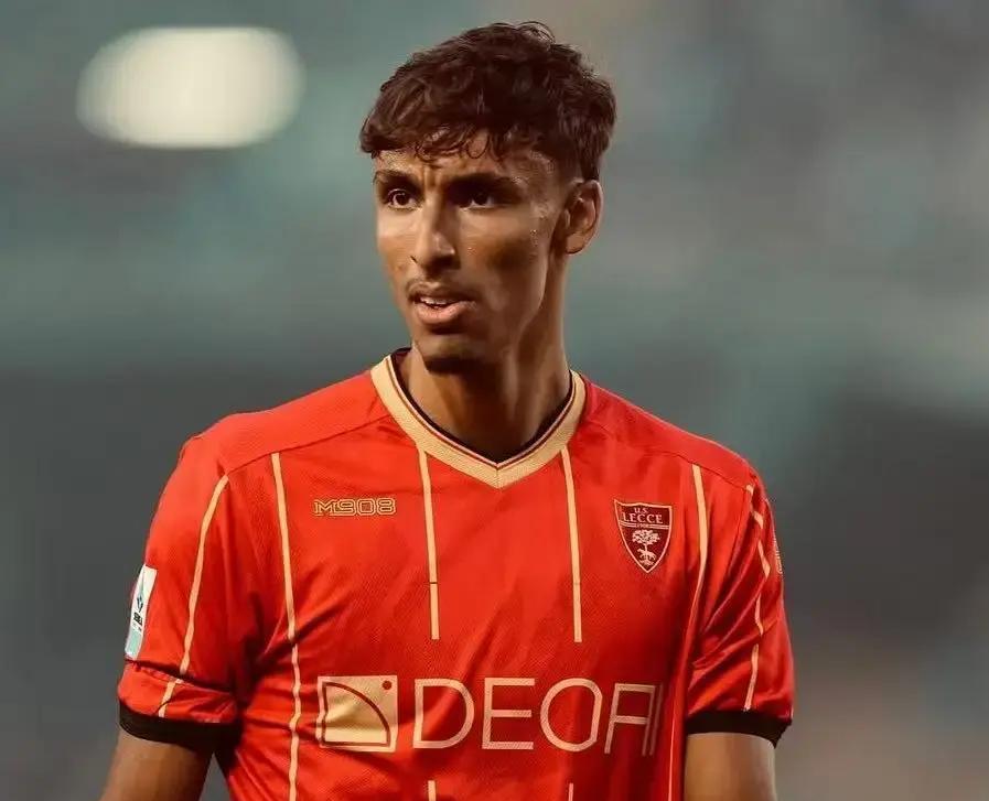 别被积分榜骗了，国际米兰的“隐形伤病”比任何对手都危险。他们刚用1500万锁定