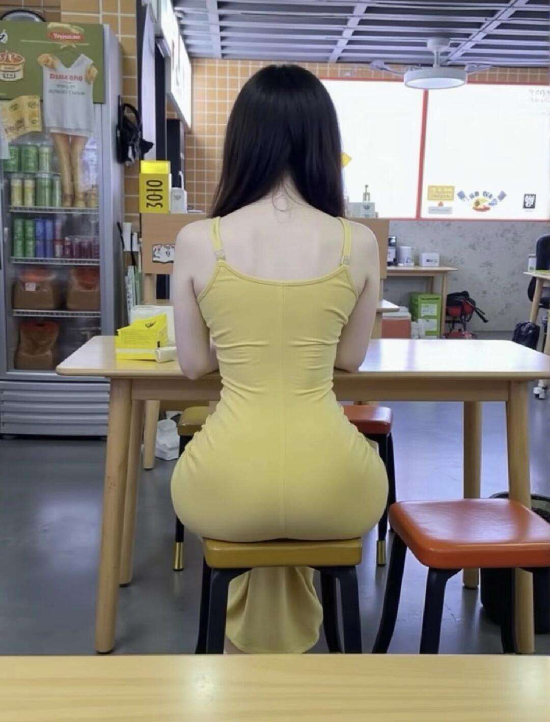 今天食堂的饭菜，根本吃不下去。