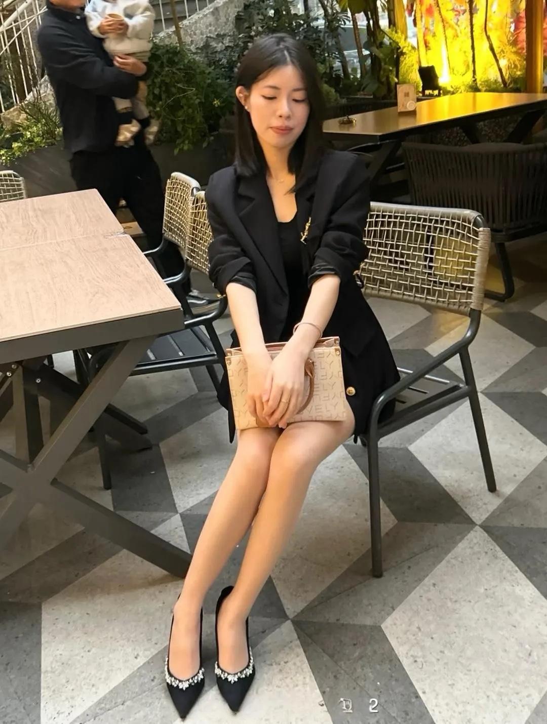 下班放松一下高跟鞋职业风分享美女穿搭服饰漂亮的女人为什么都喜欢高跟鞋