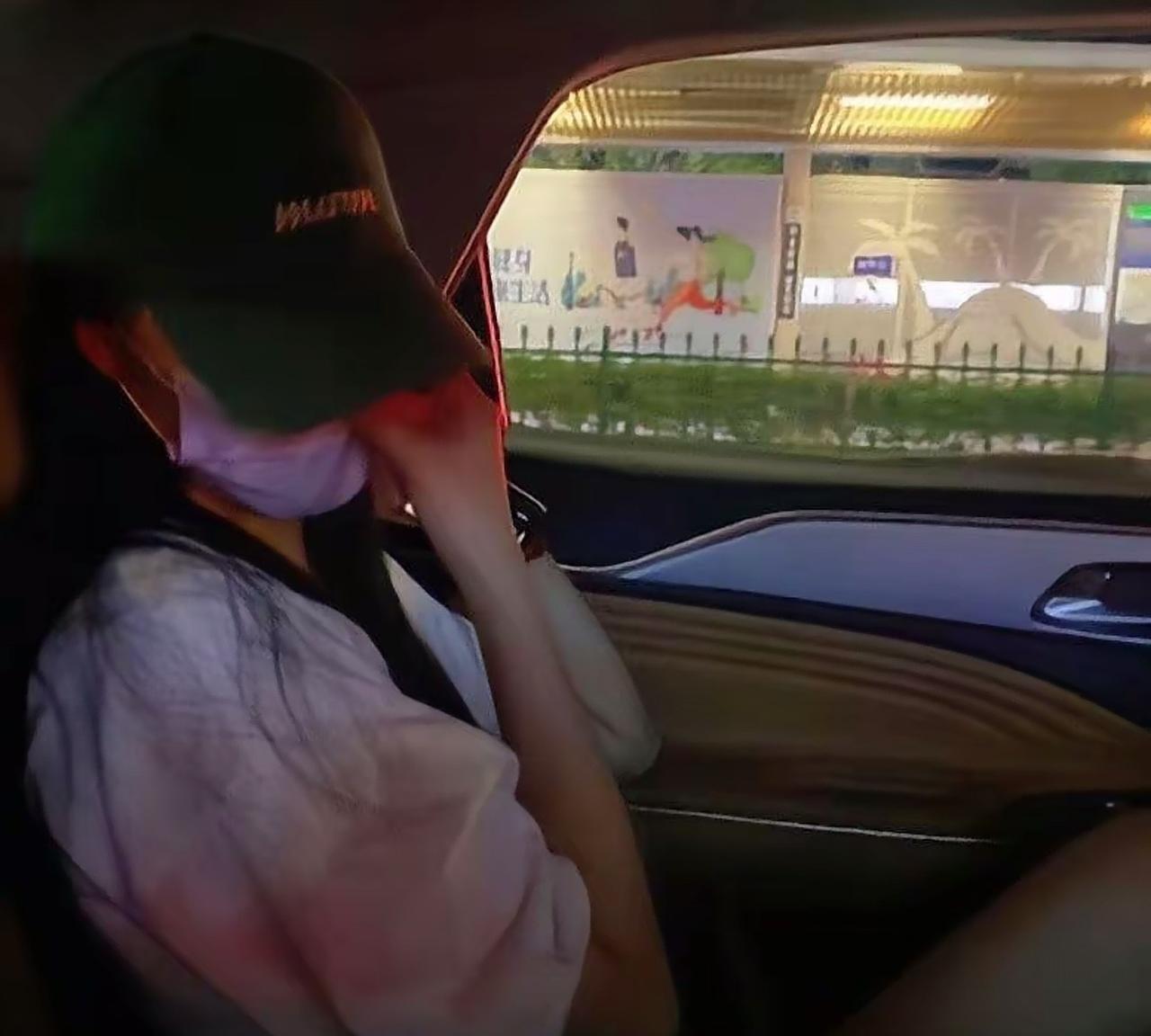 既然你真的这么舍不得，放不下那就再赌一把吧，再努力一次试试要么你就重获幸福，