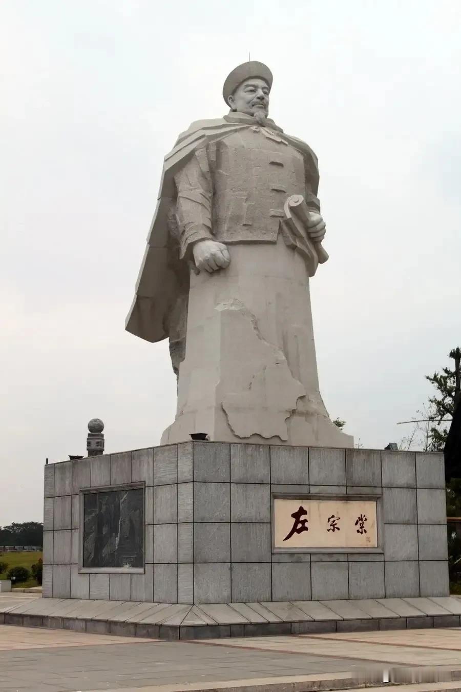 左宗棠收复西域回京，太后屏退众人，只问一句："三千万两白银、五年征战，两万将士血