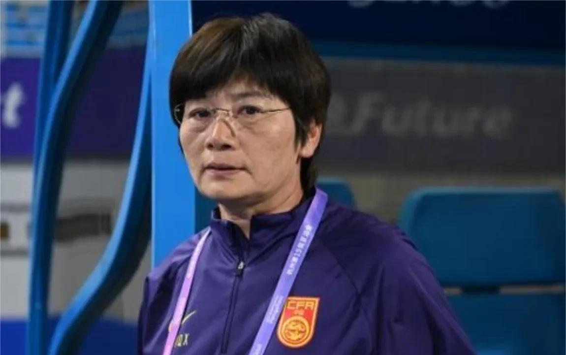 一夜醒来，这些教练都被下课走人了。女足的水庆霞，女篮的郑薇，女排的蔡斌这几位女子