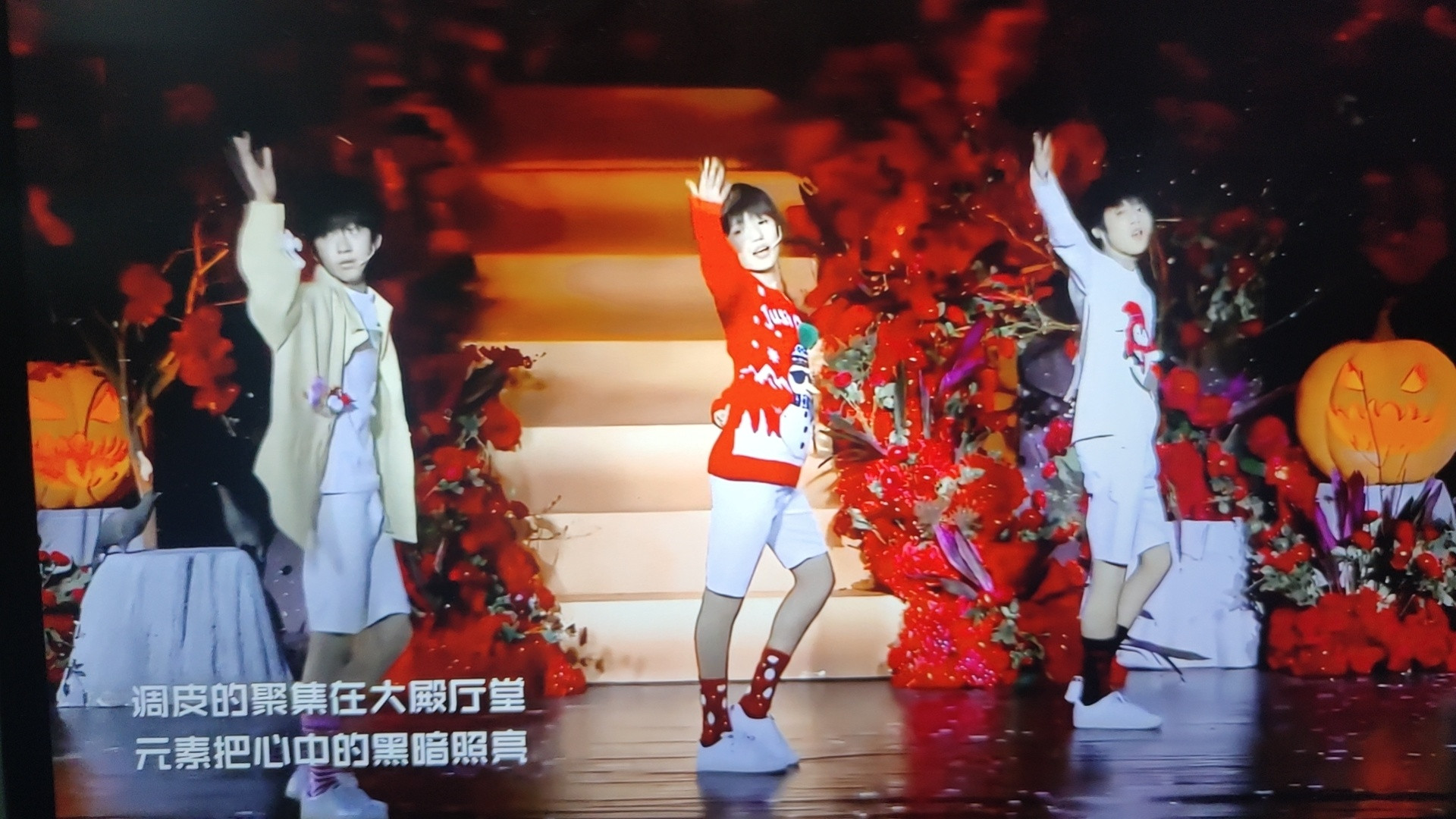 大盆哥小时候也是风韵犹存