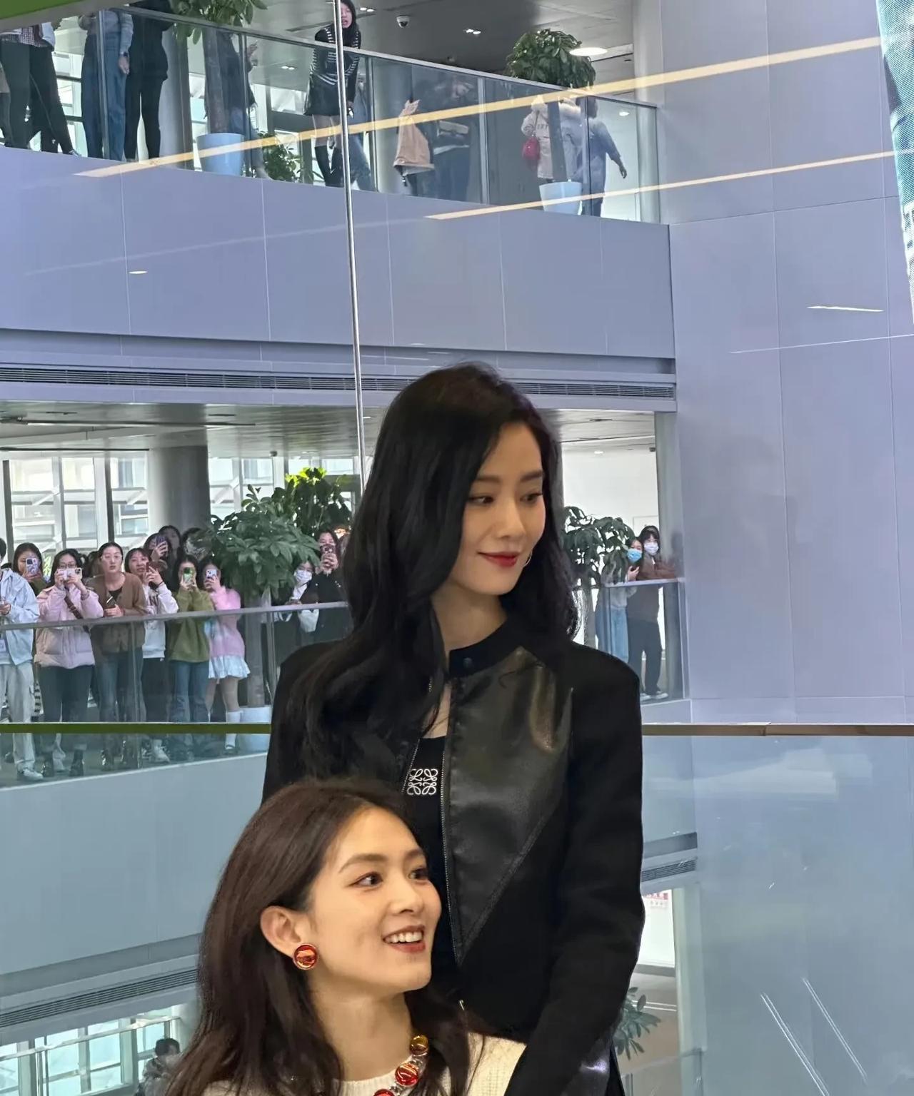 突然发现陈昊宇的女友粉非常多和刘诗诗合照好似双强女主陈身上有种特别的魅力眼