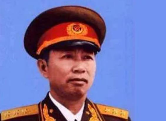 朝鲜战争中，苏联给的100架飞机到了，刘亚楼才突然发现：没有副油箱！舔着