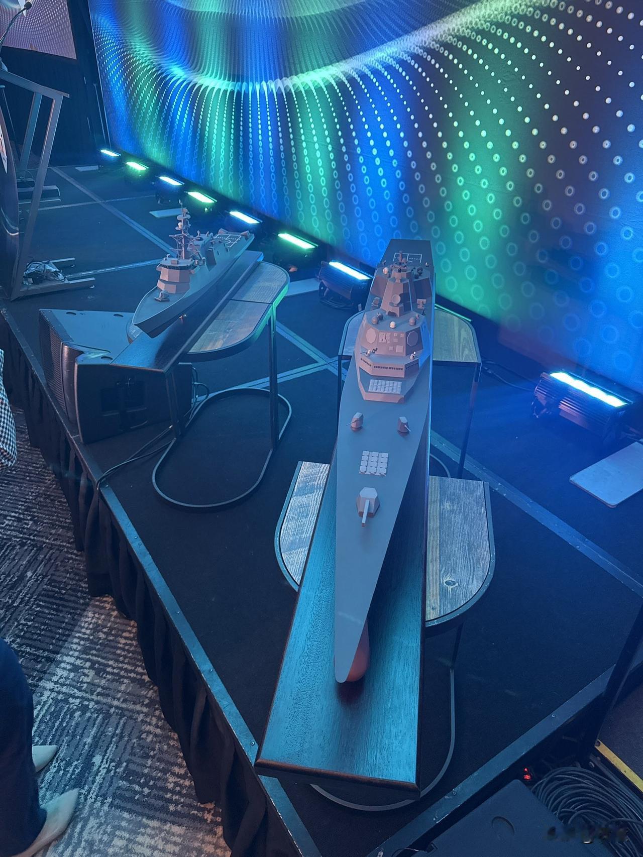 【美国海军展示特朗普级导弹战列舰和新型护卫舰模型制作】美国海军战列舰