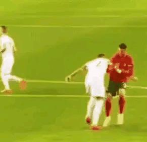 别再听专家扯“全面”了。看看数据怎么撕开滤镜。梅西在美职联，场均4.3次成功