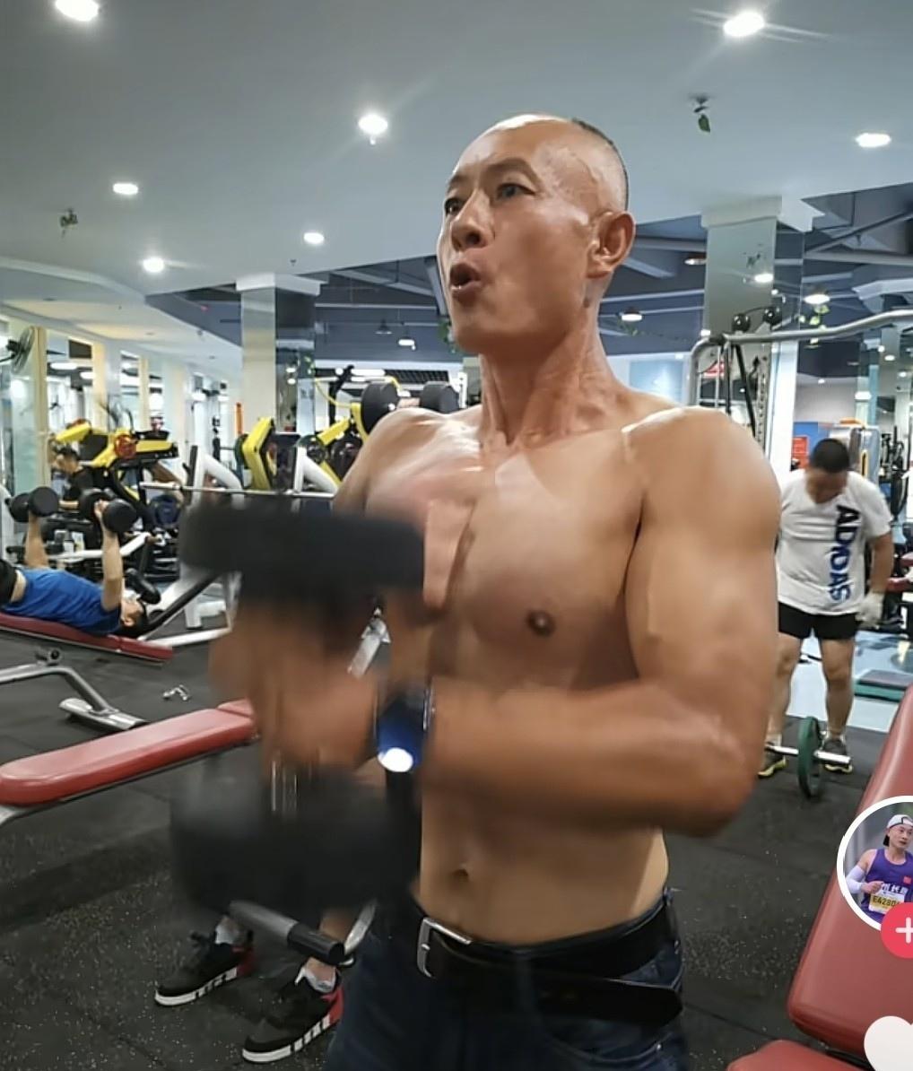 58岁的健身达人陈毛去世了，看到他的死因，我绷不住了，他不是死于意外，也不是