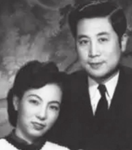 1946年，戴笠收到告密，军统局混有地下党。戴笠震怒，当看到被举报人的名字后，忍