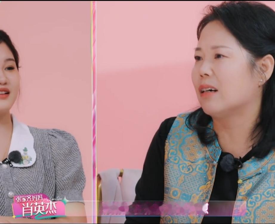 张家齐妈妈真当自己是小公主了[捂脸哭]最新一期，她妈妈在综艺里非常委屈地说，