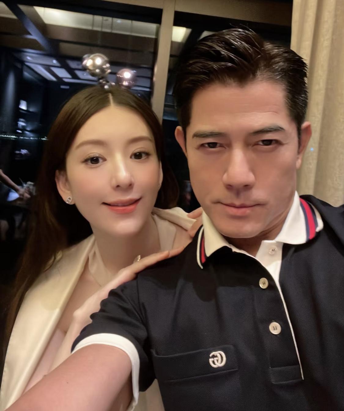 郭富城和方媛都是原装脸，生的小孩都很漂亮。两个女儿虽未露全脸，但是看脸型和发量都
