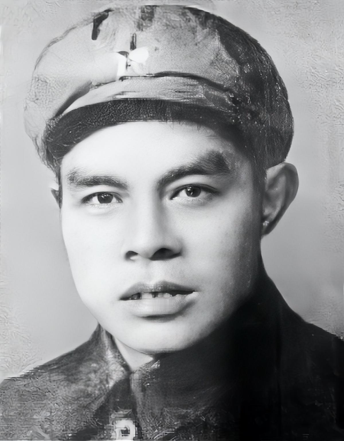 1933年11月，乐少华接任红七军团政委，成为参谋长粟裕的上级。他坚决执行“左”