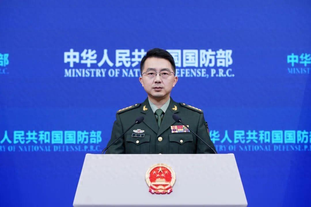 高市早苗拒不认错，日本自卫队配合“亮刀”，解放军开始登场，第一拳已经打出高市